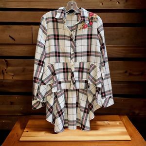 Skies Are Blue M Plaid Floral Embroidery High Low Button Down Top Blouse